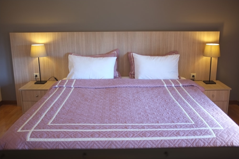 Deluxe Double or Twin Room, Fireplace photo 1