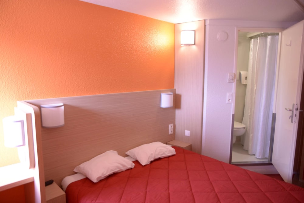 Standard Room, 3 Twin Beds - Photo 5
