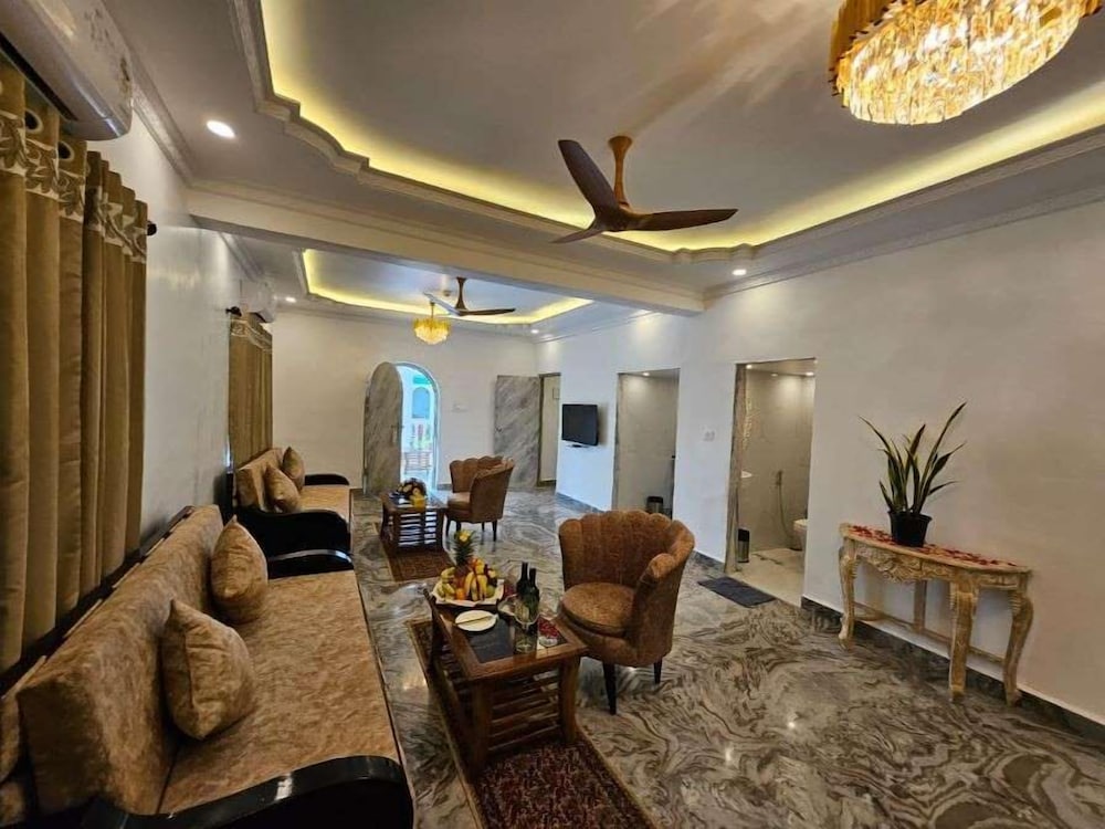 Royal Villa - Photo 2