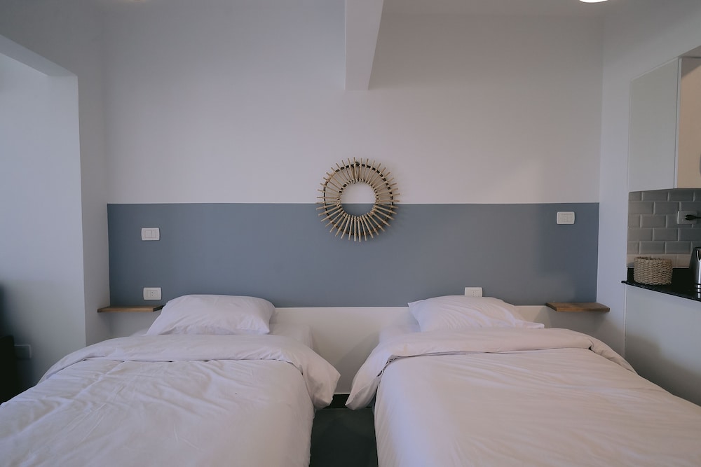 Superior Studio, 2 Twin Beds, Sea View photo 3