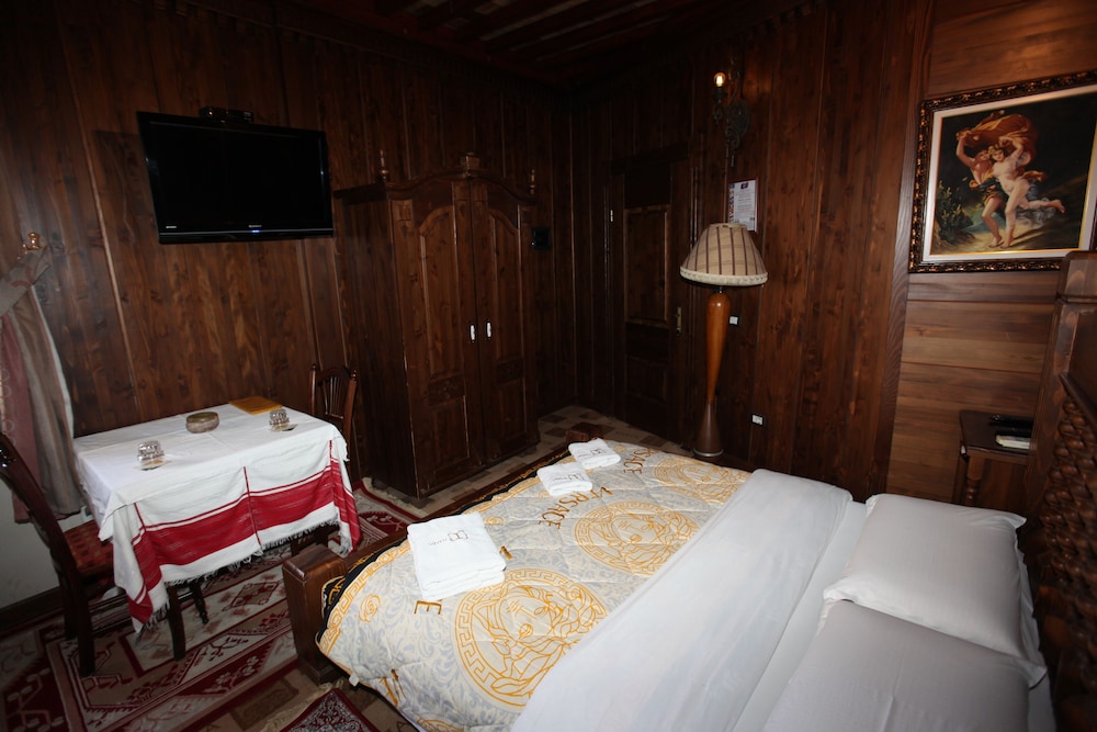 Suite, Hot Tub photo 3