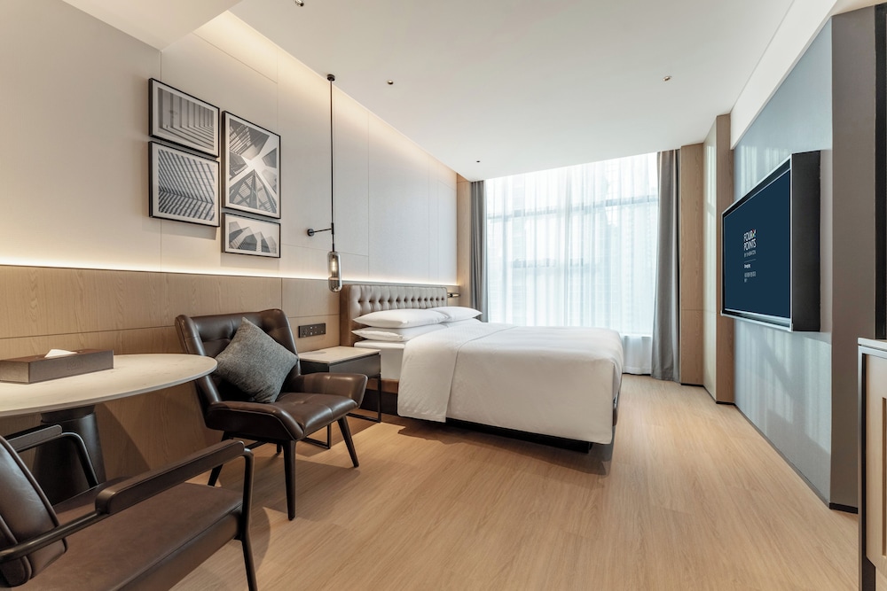 Superior Room, 1 King Bed, City View photo 1