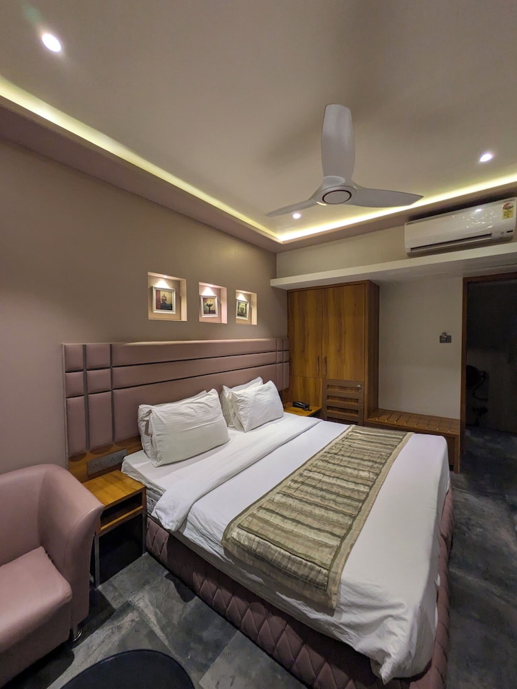 Deluxe Room, City View photo 1