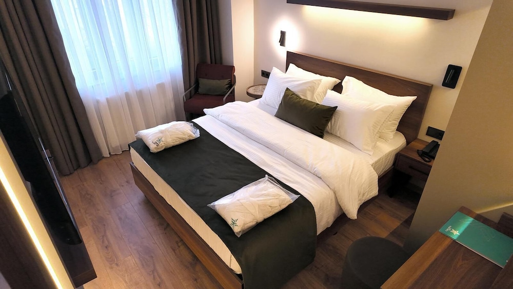 Economy Double Room, Non Smoking, Private Bathroom photo 3
