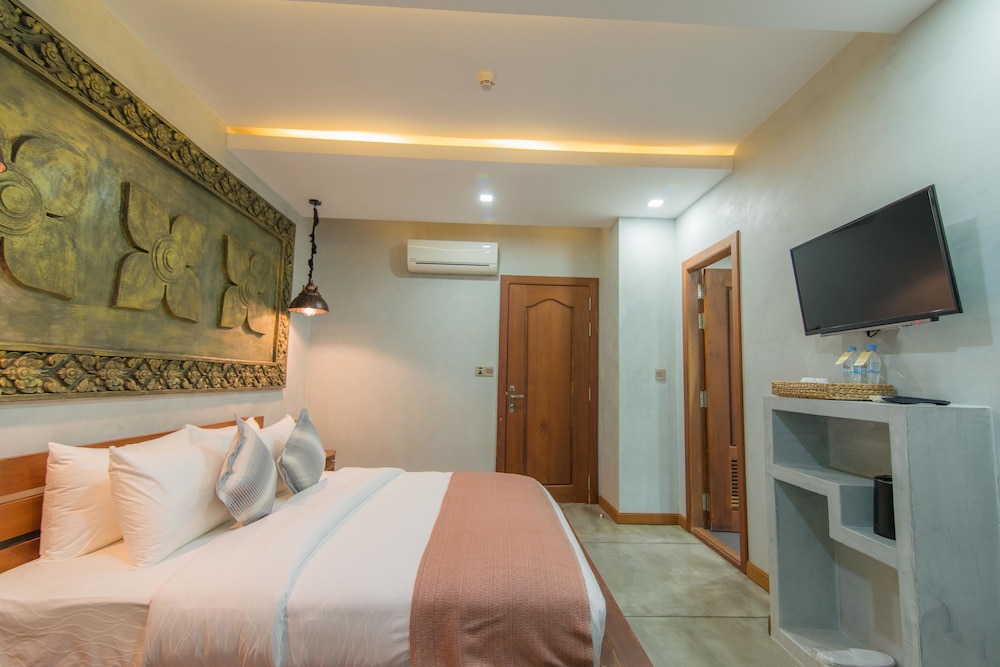 Premier Family Suite with Private Balcony - Free Pick-up photo 3