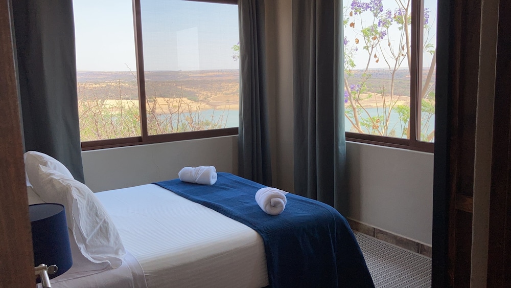 Deluxe Room, 1 King Bed with Sofa bed, Non Smoking, Lake View photo 2