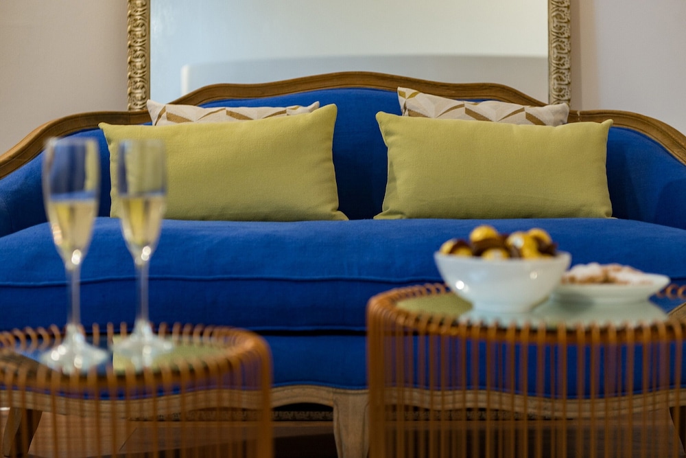 Superior Suite - Photo 7