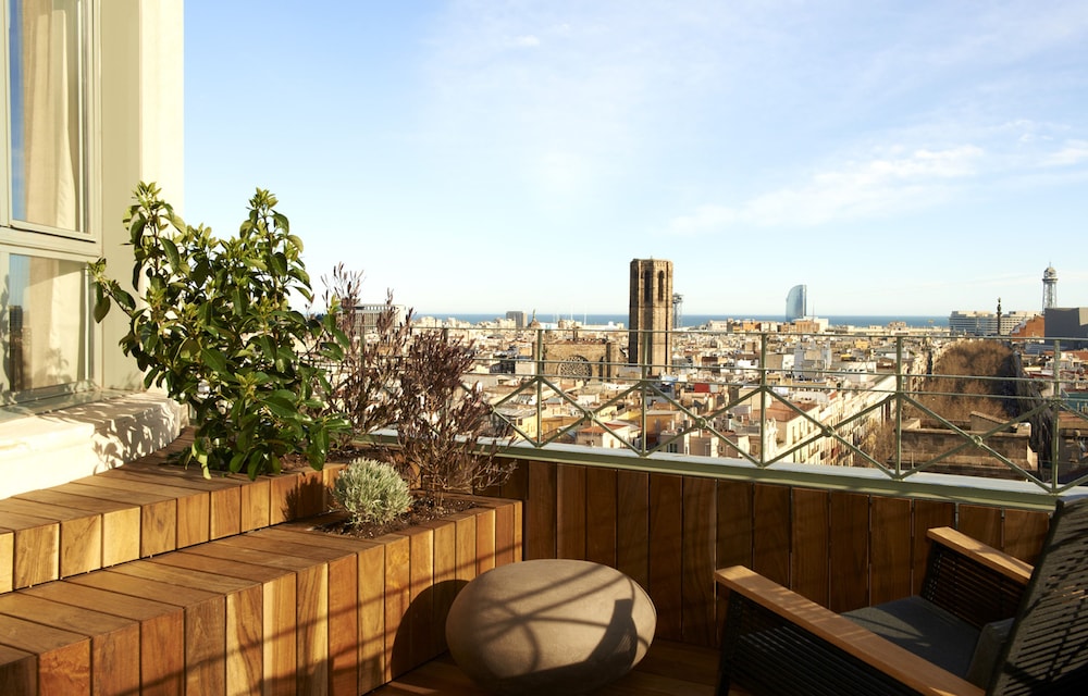 Suite, 1 King Bed, City View (Penthouse, Panoramic) thumbnail 5