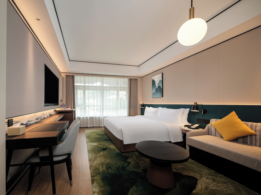 Superior Room, 1 King Bed photo 2