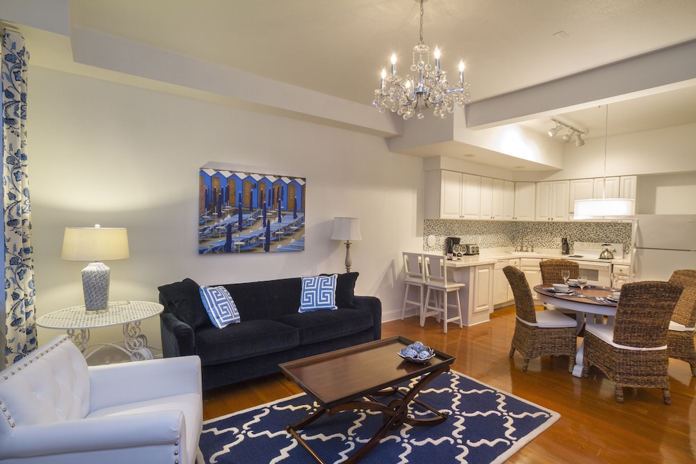 Standard Apartment, 1 King Bed, Non Smoking, Fireplace (8TH)