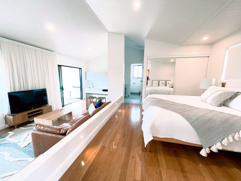 Luxury Cabin, Hot Tub photo 2