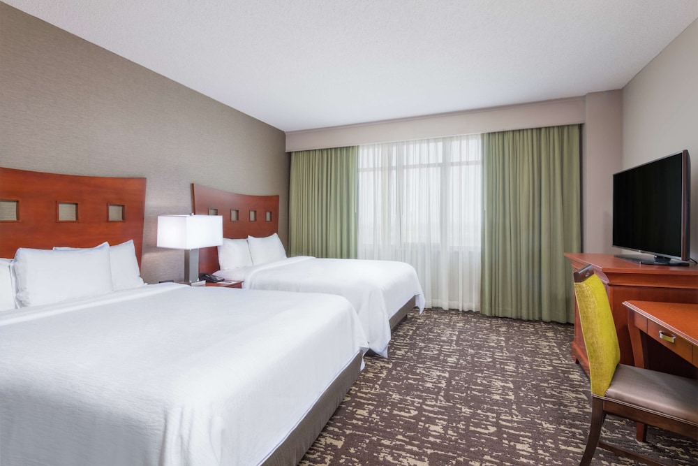 Suite, 2 Queen Beds, Accessible, Bathtub (Mobility & Hearing) - Photo 2