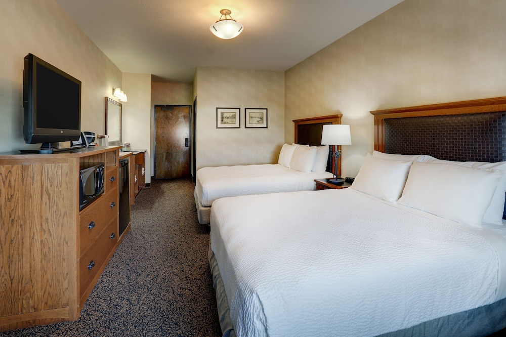 Deluxe Room, 2 Queen Beds, Non Smoking - Photo 2