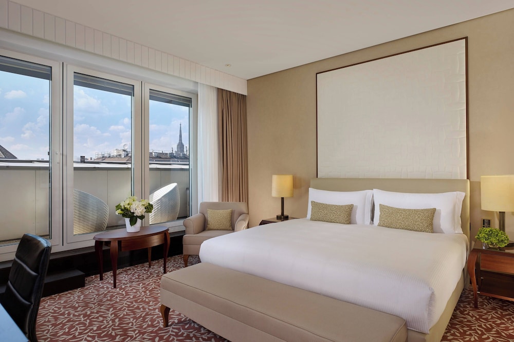 Premium Room, 1 King Bed, Balcony, City View