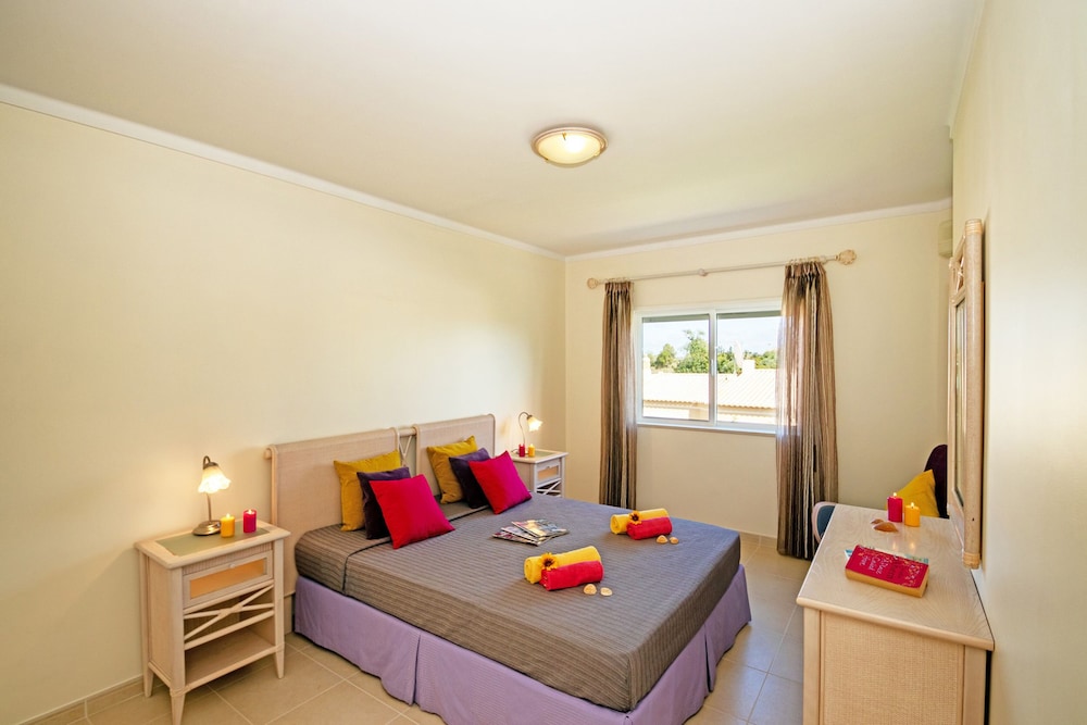 Apartment, 4 Bedrooms, Pool Access, Pool View
