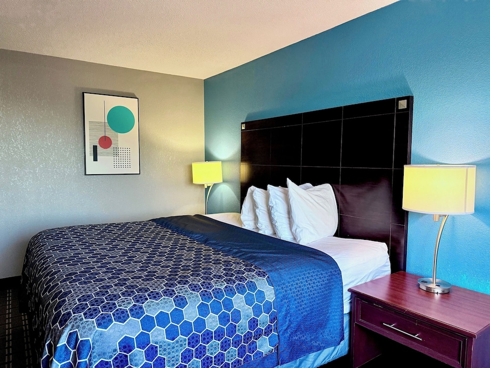 Standard Room, 1 King Bed - Photo 1