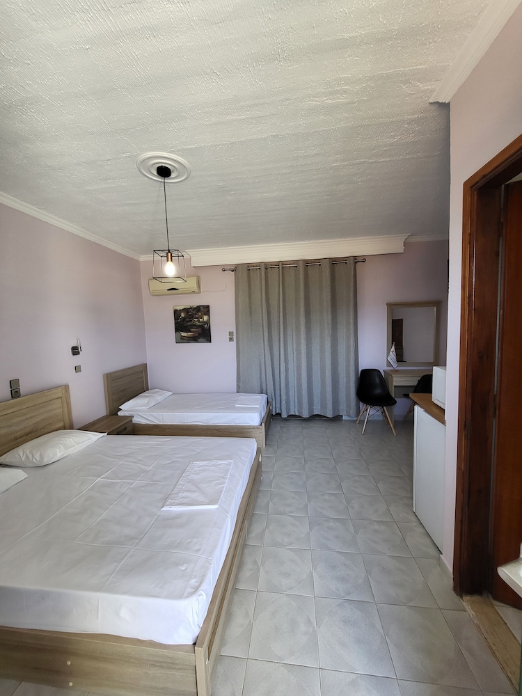 Standard Triple Room - Photo 2