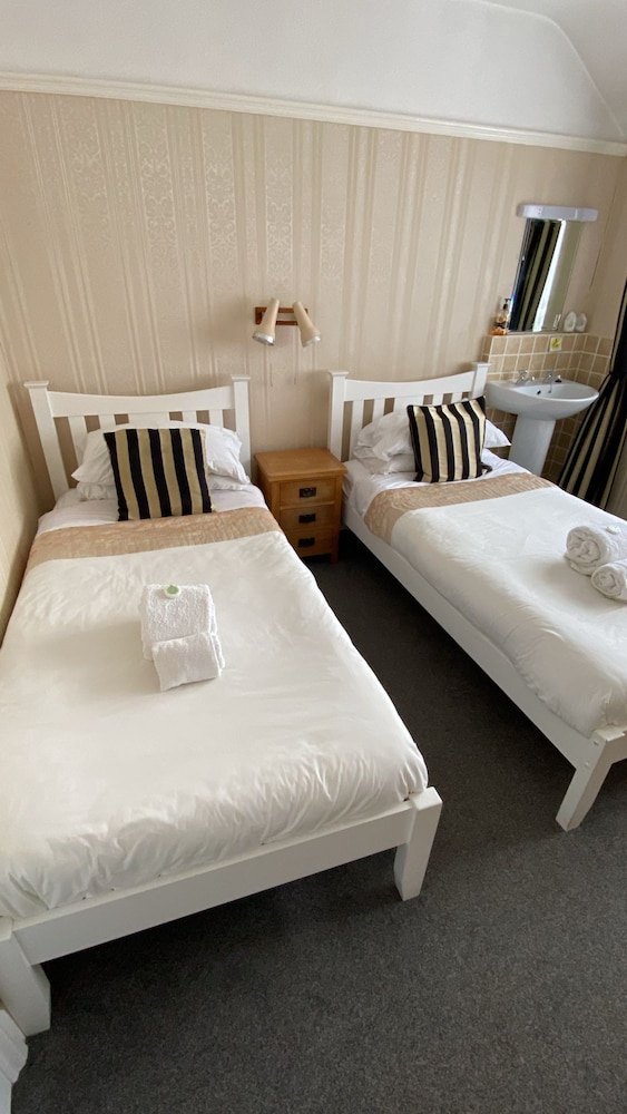Twin Room, Shared Bathroom (Room 3)