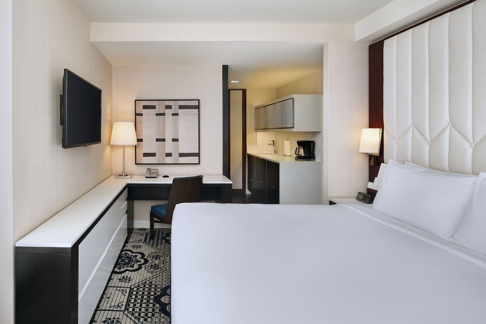 Studio, 1 King Bed, View (Mobility Accessible, Tub)