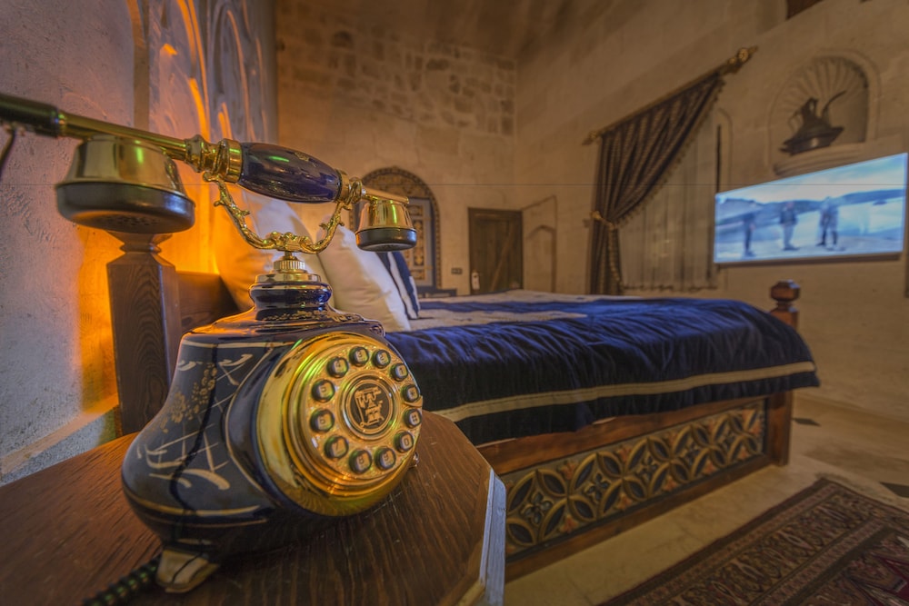 Deluxe Room thumbnail 6