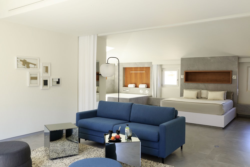 Prestige Suit, Port view - Photo 16