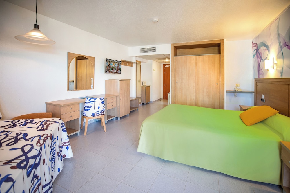 Superior Double Room, Partial Sea View (2 Adults + 1 Child) photo 3