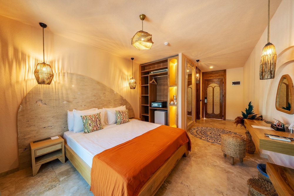Deluxe Room With Side Sea View photo 1