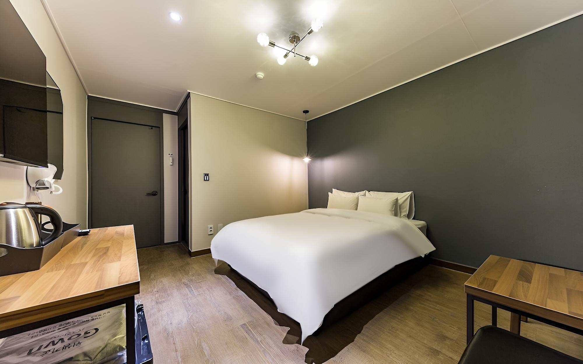 Room (Standard (hotel bedding latex bed)) photo 1