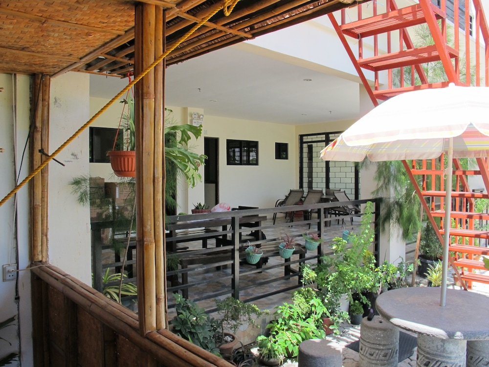 Standard Studio Suite, Kitchenette, Courtyard View photo 3