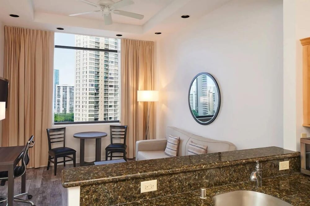 Luxury Suite, 1 King Bed, Kitchen photo 2