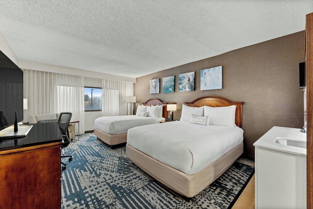 Studio Suite, 2 Queen Beds, Kitchenette (Hearing Accessible) photo 3