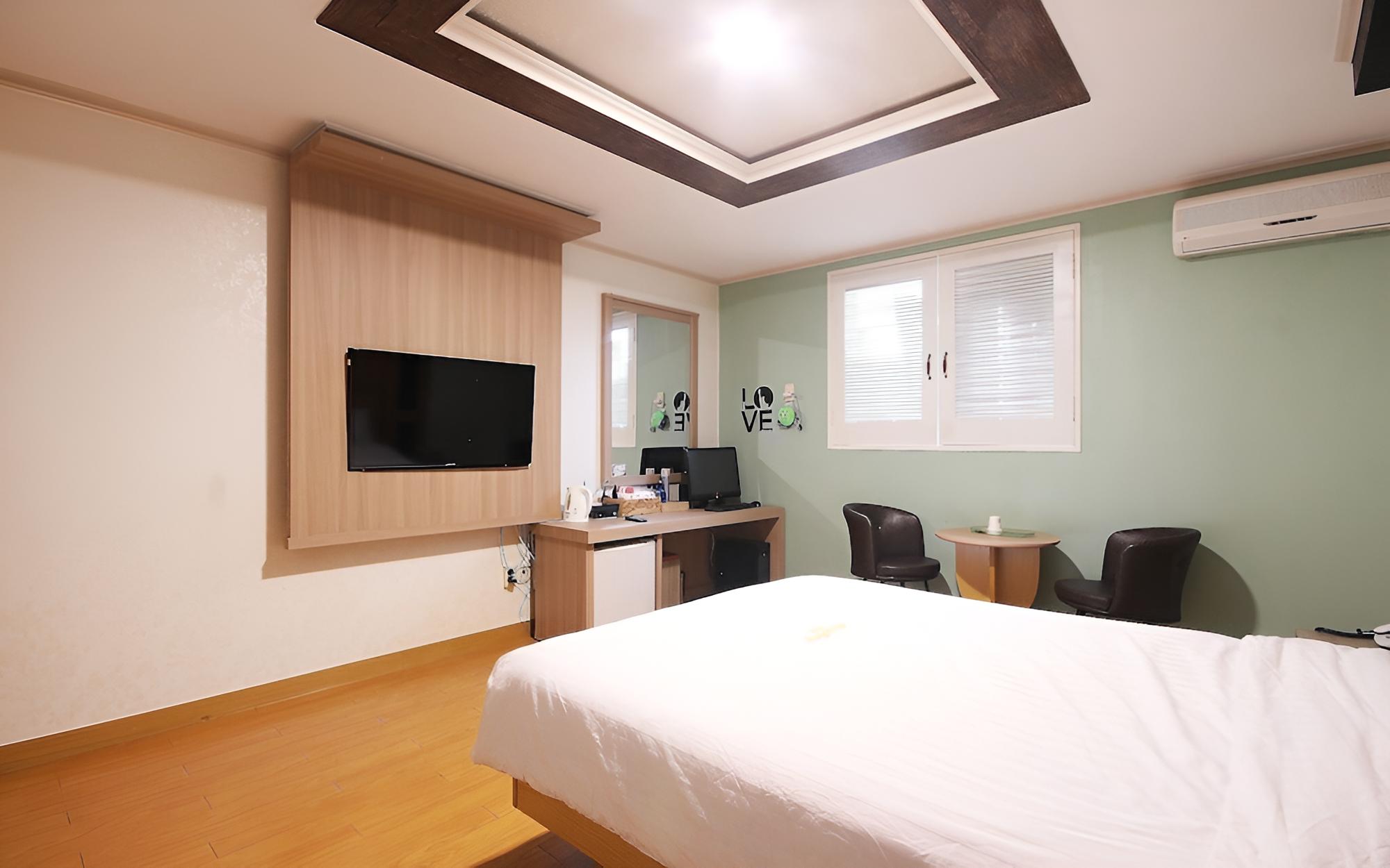 Room (Standard Room) - Photo 4