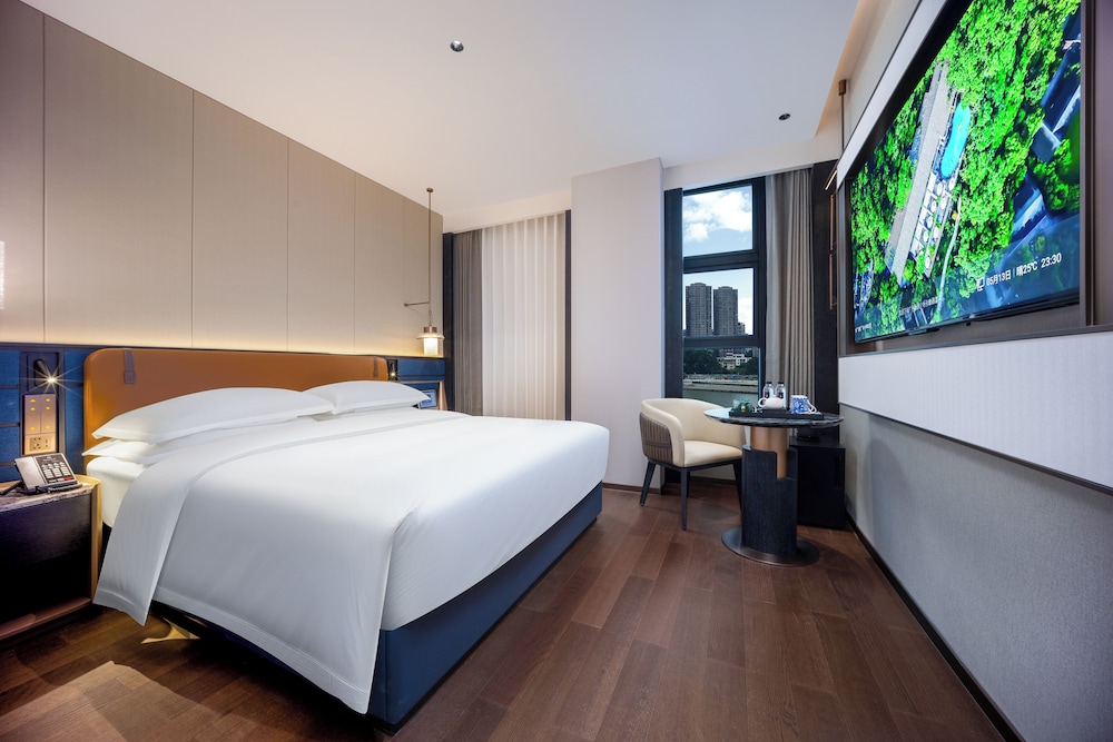 Deluxe Double Room, Canal View