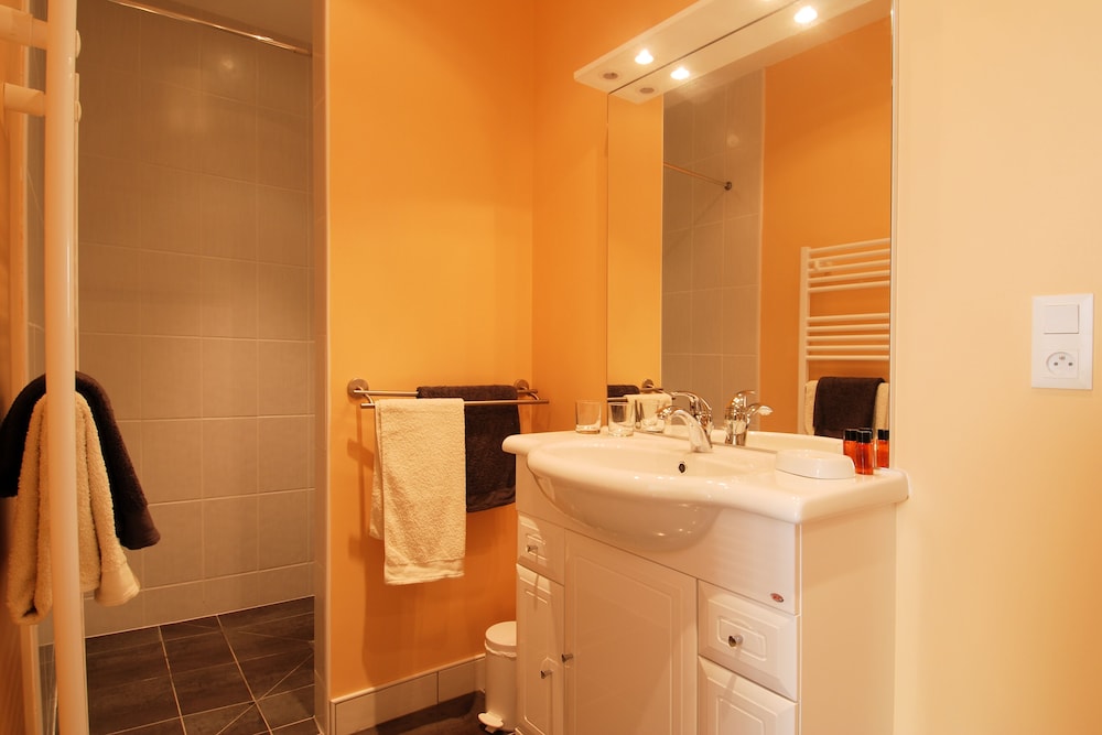 Comfort Double Room, Ensuite, City View (La Roche Bleue) photo 3