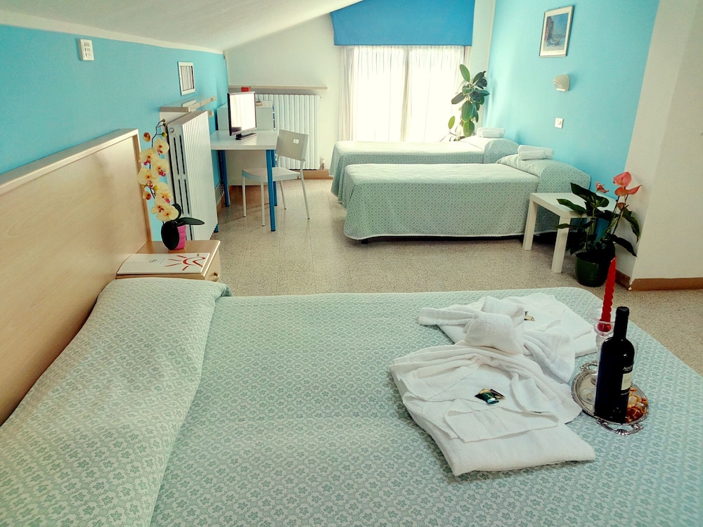 Classic Triple Room photo 2