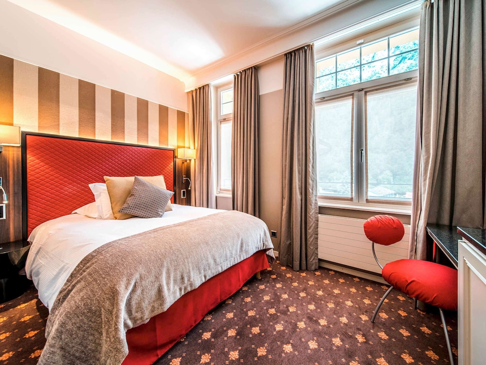 Historic, customized rooms in Baroque style with A/C, no balcony thumbnail 5