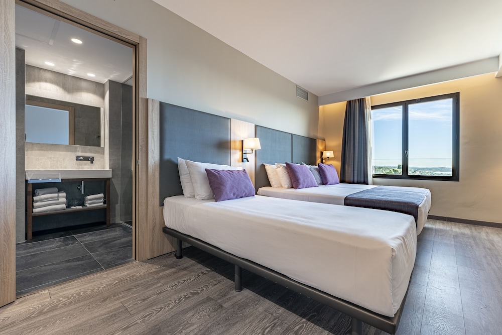 Triple Room, Multiple Beds, Garden View