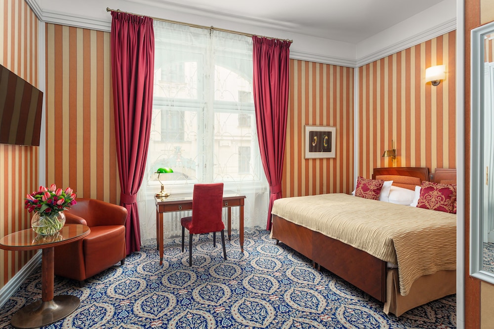Deluxe Room - Photo 5