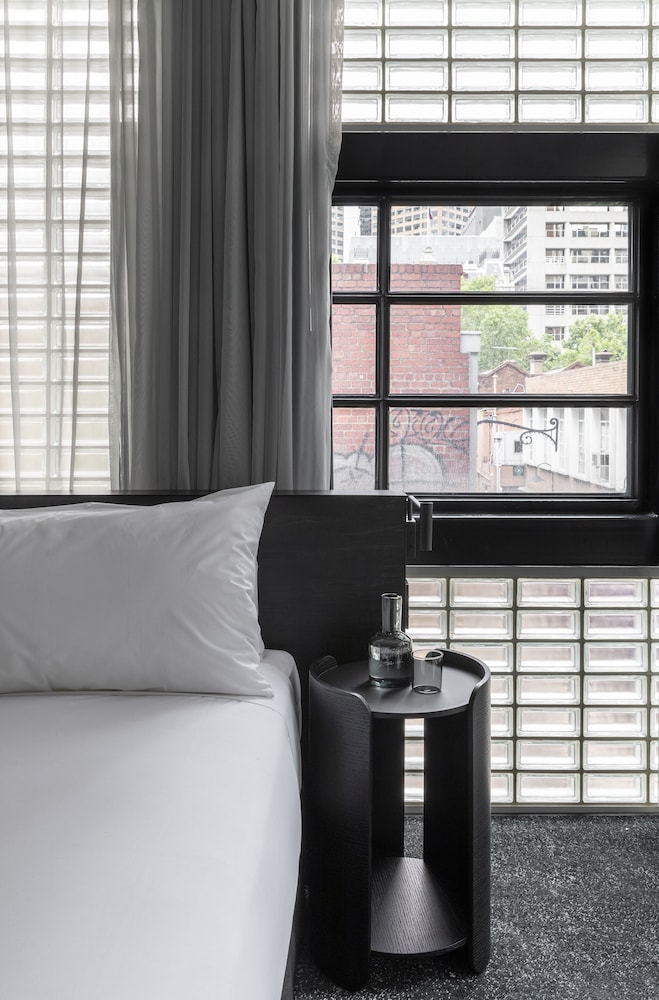 Lancemore Design King Room - includes hosted hour with free drinks and WiFi - Photo 5