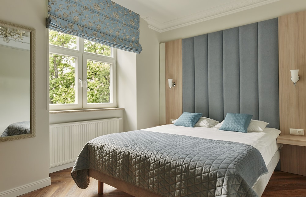 Classic Double or Twin Room - Photo 10