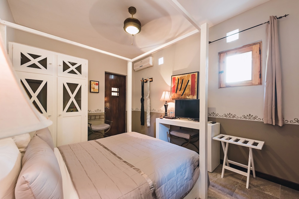 Double Room, 1 Queen Bed