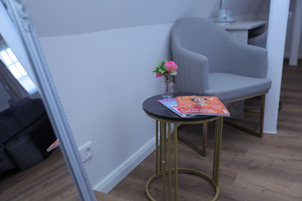 Deluxe Double Room, 1 Queen Bed, Non Smoking, City View photo 2