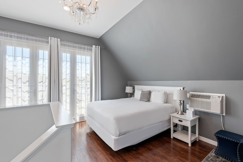 #5 King, Queen & Sofa Bed