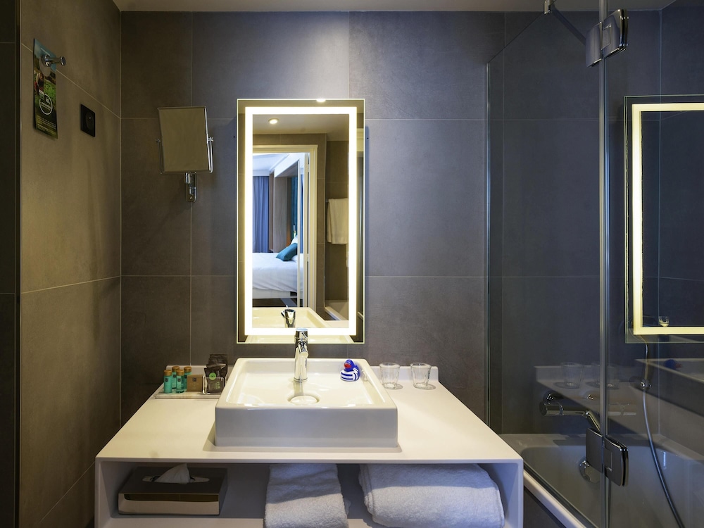 Suite, 1 Double Bed, Terrace thumbnail 5