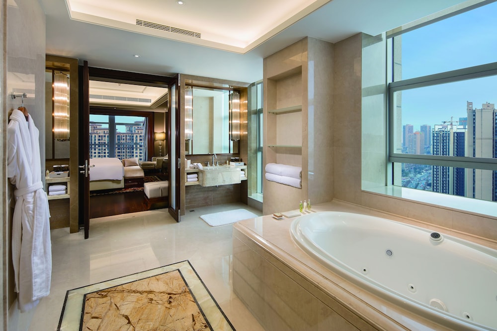 Presidential Suite thumbnail 5