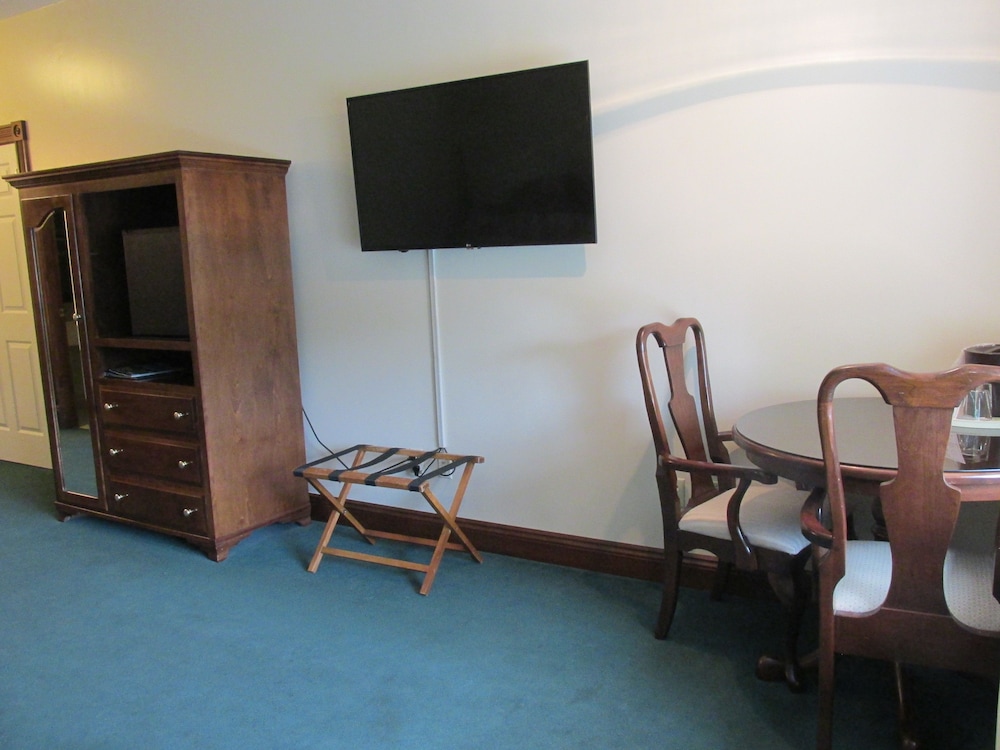 Standard Room, 2 Queen Beds, Non Smoking photo 2