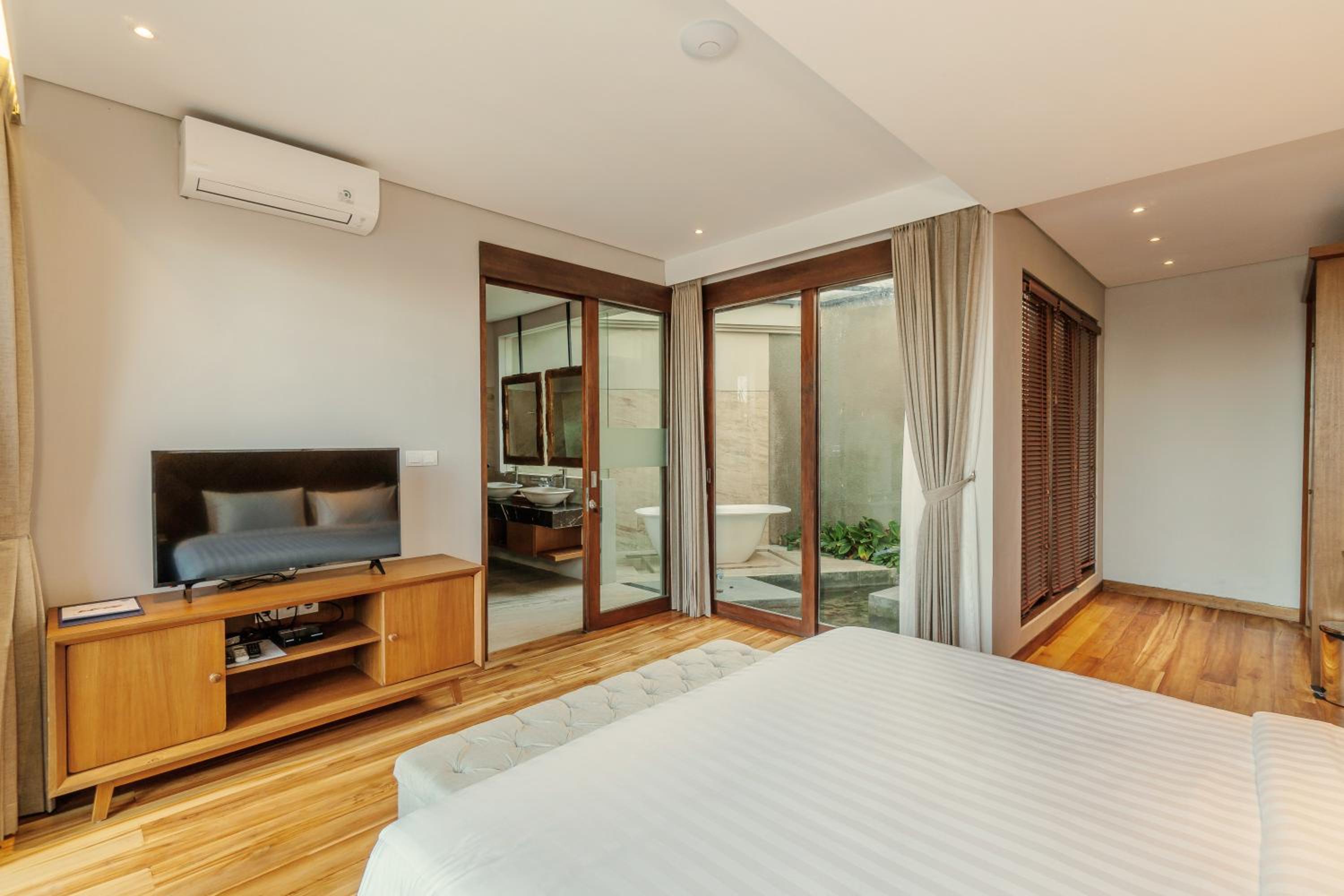 Villa with Sea View - Photo 12