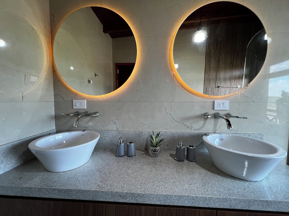 Luxury Double Room, Balcony, River View photo 3