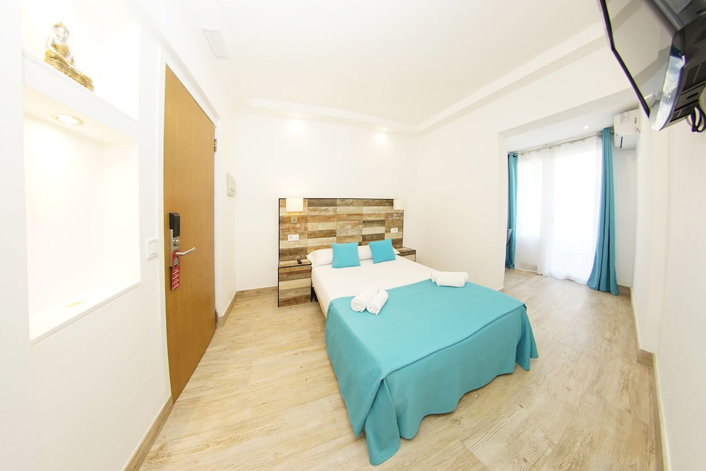 Comfort Double Room, Terrace with Free Airport Shuttle - Photo 12