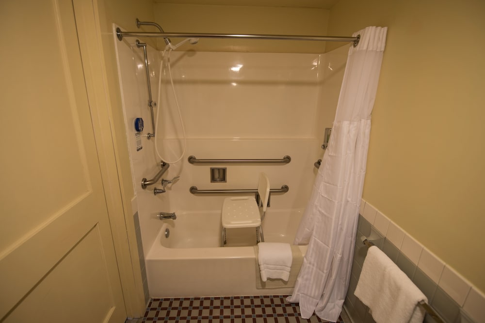 Room, 2 Queen Beds (Preferred) - Photo 6